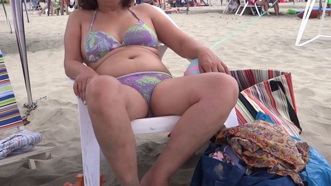 Curvy wifey asks her husband to fuck on the beach