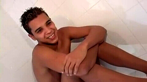 I brasiliani lo fanno meglio Sc3: Un incontro sensuale nella sauna gay