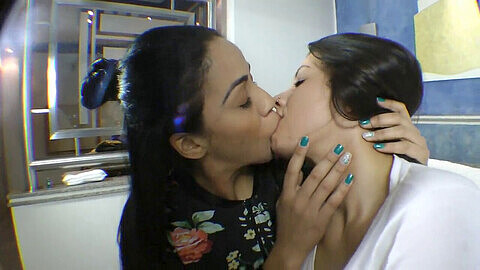 Mfx, lesbians tongue suck, long tongue lesbian kissing