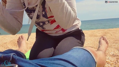 Riskante Strandbegegnung: Ein Fremder füllt meine Unterhose mit seinem Samen in einem spannenden öffentlichen Creampie.