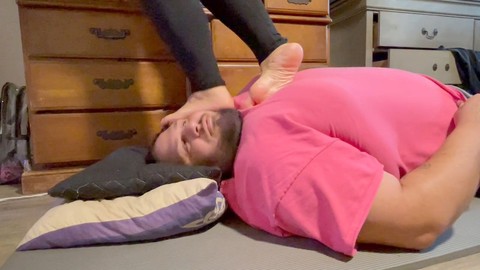 Grands pieds, visage,  soumission