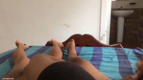 La belleza de Sri Lanka pasa la prueba de sexo salvaje con la madrastra india y la hermanastra