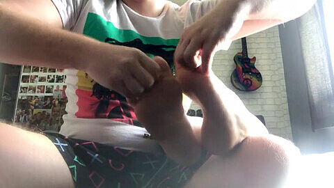 Enjoy 5 minutes of my voluptuous soles getting tickled!