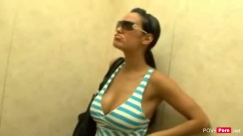 Angelina Valentine apprécie les fellations intenses et les pénétrations brutales - Pov-porn.net