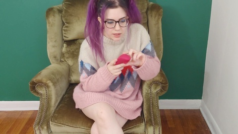 Prova del giocattolo per clitoride Womanizer: una recensione completa di una ragazza dai capelli viola