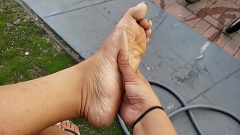 Wet toes, kink, latina feet