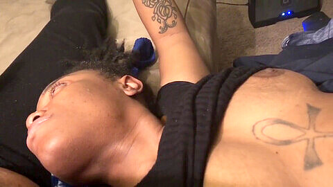 Start the year with a bang: Massive facial and squirt with petite ebony stripper from Kansas City!