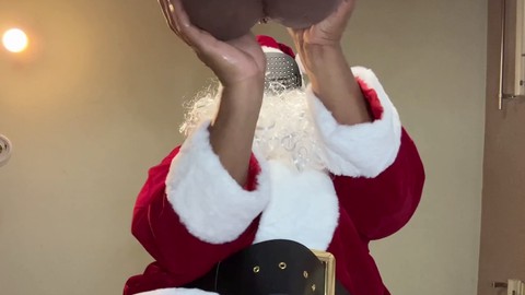 Papá Noel cachondo perfora una muñeca sexual provocando numerosas eyaculaciones y juegos traviesos