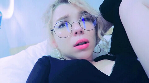 Glasses teen pussy solo, nerdy teen solo dildo, hausfrau brille wichsen