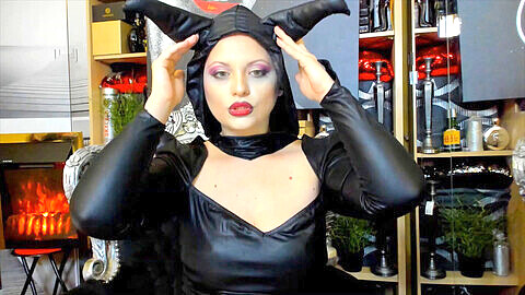 Verehrung von Maleficent: Eine versaute Obsession für ihren saftigen Po