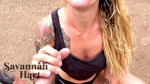 POV Outdoor-Sex mit der heißen Blondine Savannah Hart bei einer Bergwanderung - 4K