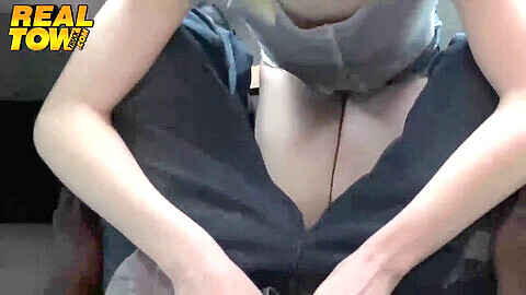 La bella bionda Chloe Couture fa autostop per farsi riempire la bocca di un grande cazzo nero