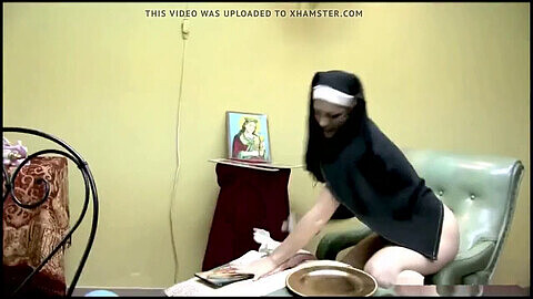 Kymberly Jane dans une vidéo coquine avec des nonnes excitées et une femme de chambre séduisante!