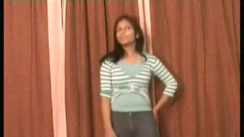 Indian ऑनटस in saree, indian घगर girl, indian सहगरत indianhindiuodeo
