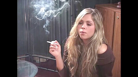 Heavy smoker, rauchen teen, chinese girl smoking