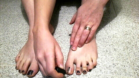 Feet red nail polish, feet dust eat, feet dust