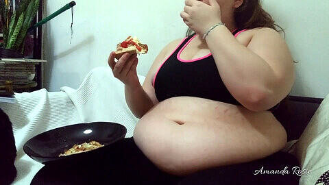 Pizza stuffing, bauch stopfen, praller, arbeit, chubby bbw belly stuffing pizza