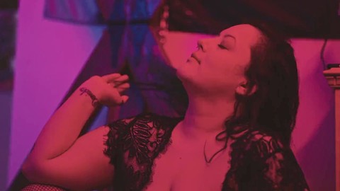 Fetish Fairy Domme domine avec torture du sexe et des testicules, caresse des seins et domination féminine