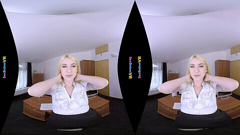 Misha Cross, la blonde sexy en réalité virtuelle qui joue le rôle de votre assistante excitée !