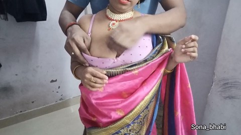 La calda bhabhi indiana in sari si gode un'azione xxx appassionata