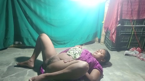 Femme indienne séduisante se fait baiser