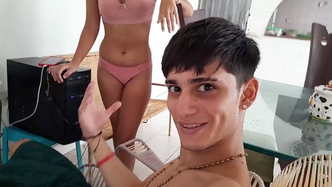 Ma petite amie colombienne a un faible pour l'anatomie masculine, mais pas pour l'homme qui la porte - ValentinaHot10