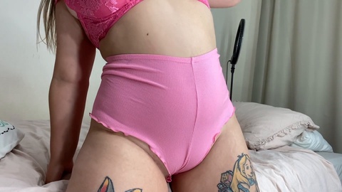 Surprise your boyfriend with my revealing new cut-offs! Cameltoe and a sexy ass shake included!