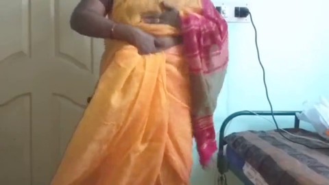 Authentische indische Ehefrau masturbiert zum Vergnügen des Mannes