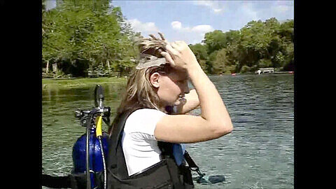 Woman drowning underwater peril, breath, lesbian