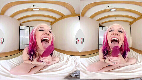 Proxy Paige utiliza un largo consolador rosado en una escena de realidad virtual en solitario para Virtual Taboo