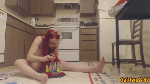 Celebrazione sporca e perversa del 33° compleanno: Soffio delle candeline e scopata con la torta!
