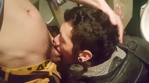 Silbato para carne, gay en el baño, porno gay amateur
