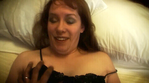 Esposa pelirroja es filmada teniendo sexo candente en una habitación de hotel con un BBC.