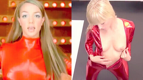Britney hard-ons dans son costume de chat en latex rouge - Oops! Elle l'a fait encore!