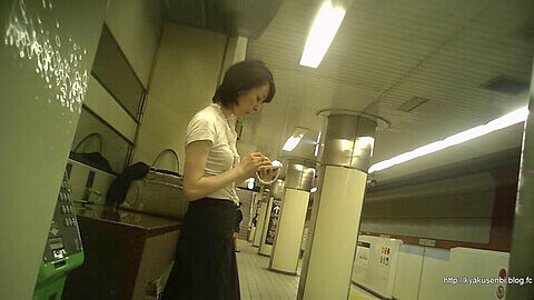 Japanese mom مترجم, japonais مترجم, سکس داخل مترو