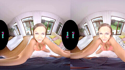 Tina Kay, zierliche Blondine mit großen Titten, wird in Virtual Reality auf VRHUSH in den Arsch gefickt