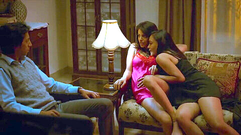 Las chicas Desi tienen un caliente trío con sus amigas