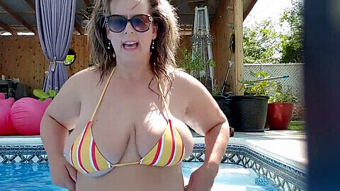 Chubby wife flaunts her curves in a bikini