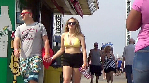 Sexy beach babes show off their bikini-clad booties in HD videos