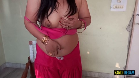 Mommy, desi aunty, role