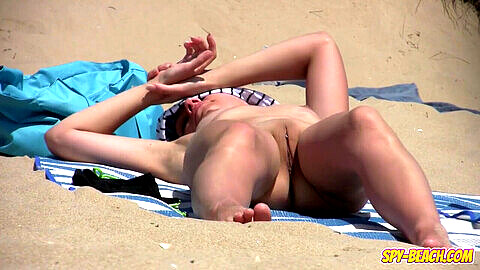Dicke fotze am strand, nudiste, nudi spiaggia piercing